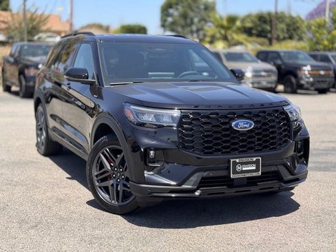 Used 2025 Ford Explorer ST-Line w/ Premium Package RWD image 2