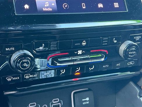 Used 2025 Jeep Grand Cherokee Altitude image 20