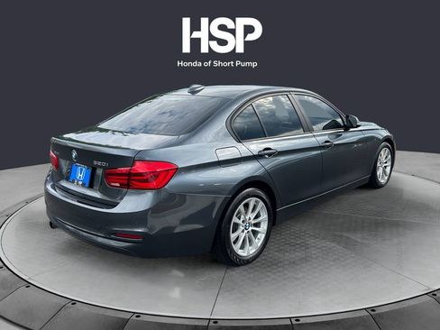 Used 2017 BMW 320i xDrive Sedan AWD/4WD image 5