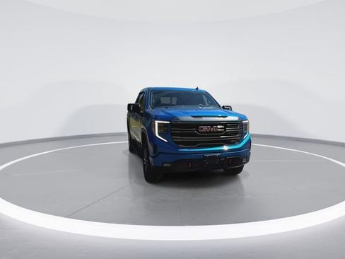 Used 2024 GMC Sierra 1500 AT4 w/ Technology Package AWD/4WD image 3