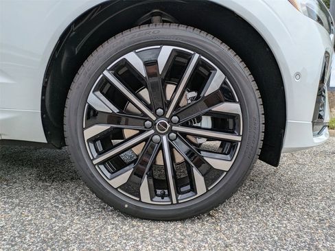 New 2026 Volvo XC60 B5 Ultra w/ Protection Package Premier image 11