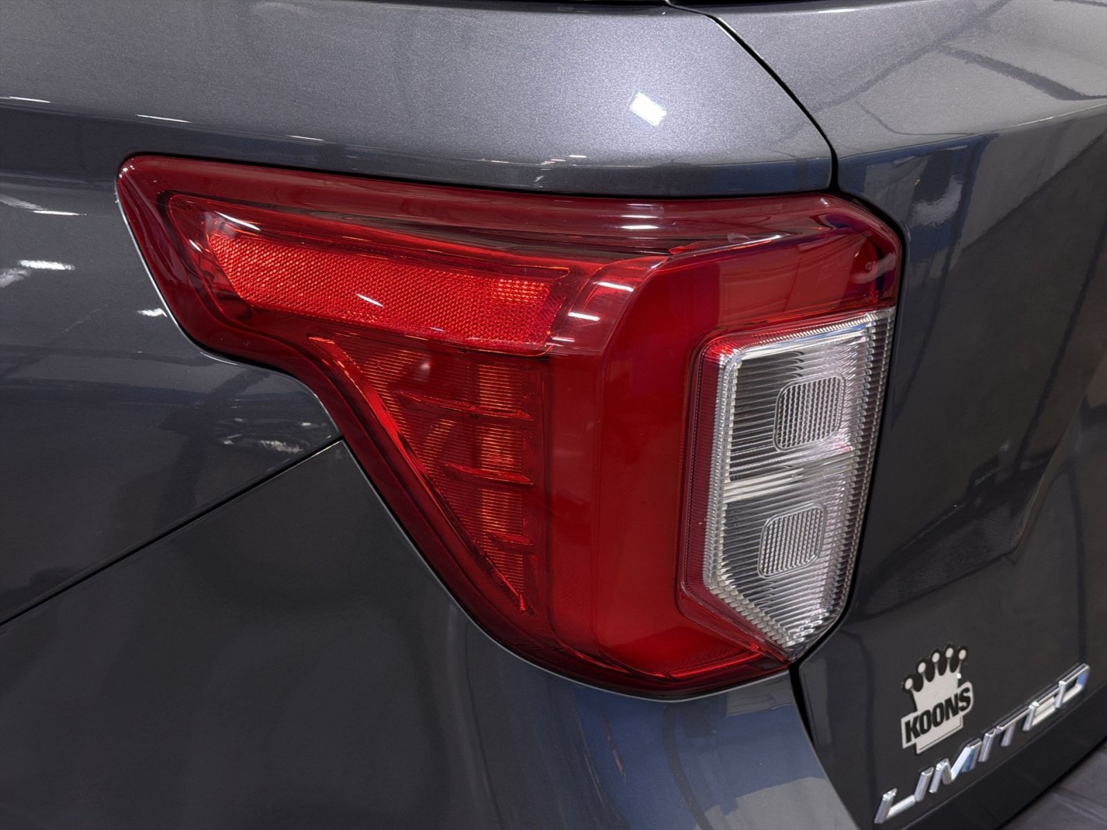 Used 2023 Ford Explorer Limited w/ Limited Technology Package AWD/4WD image 17