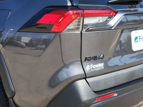 Used 2021 Toyota RAV4 XLE Premium AWD/4WD image 15