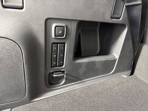 New 2025 Ford Expedition Active image 28