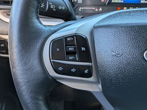 Used 2023 Ford Explorer XLT RWD image 24