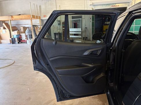 Used 2025 Chevrolet Trax RS w/ Sunroof Package FWD image 35