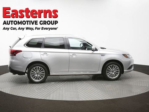 Used 2022 Mitsubishi Outlander LE image 45