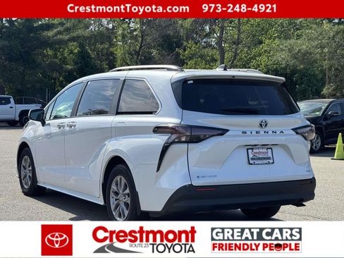 Certified 2025 Toyota Sienna XLE AWD/4WD image 3
