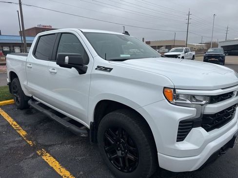 Used 2023 Chevrolet Silverado 1500 RST image 2