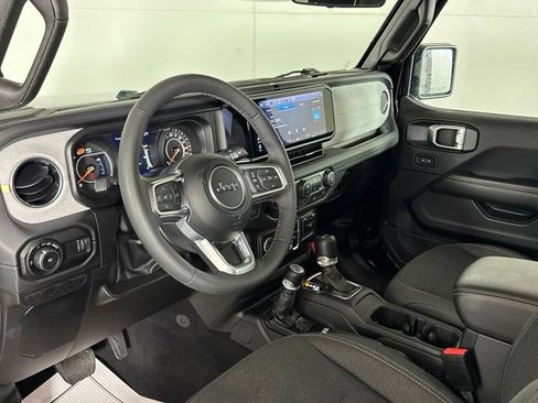 Certified 2025 Jeep Wrangler Unlimited Sahara AWD/4WD image 10