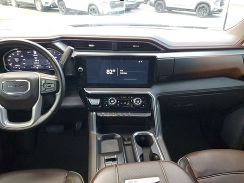 Used 2024 GMC Sierra 3500 Denali w/ Denali Reserve Package AWD/4WD image 14