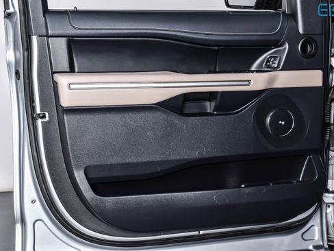 Used 2024 Ford Expedition Limited image 16