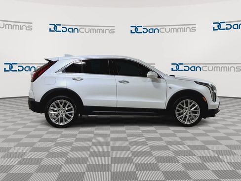 Used 2019 Cadillac XT4 Luxury w/ Cold Weather Package AWD/4WD image 2