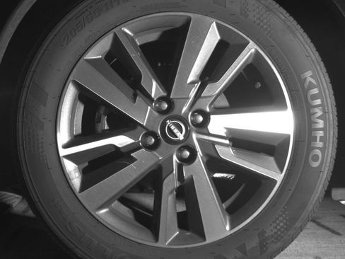 Used 2025 Nissan Versa SV FWD image 15
