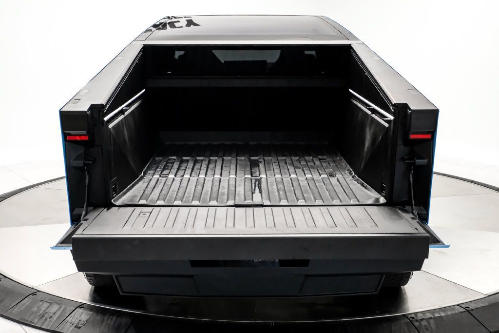 Used 2024 Tesla Cybertruck AWD Crew Cab image 49