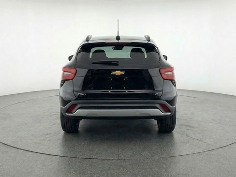 Used 2025 Chevrolet Trax LT w/ LT Convenience Package image 7