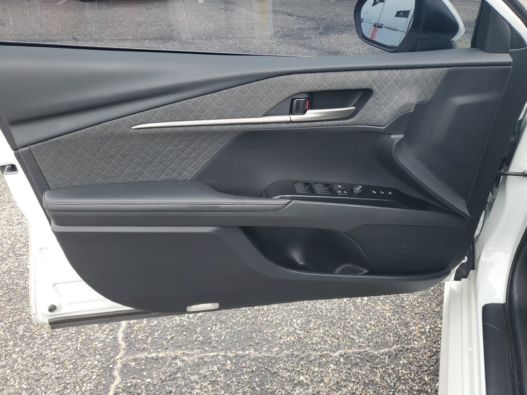 Used 2025 Toyota Camry XLE w/ Premium Plus Package FWD image 9