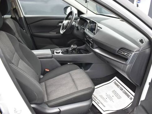 Used 2025 Nissan Rogue SV image 16