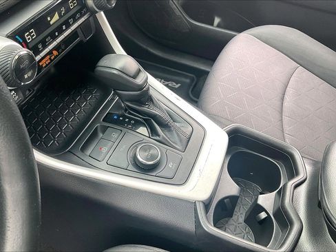 Used 2020 Toyota RAV4 XLE image 22