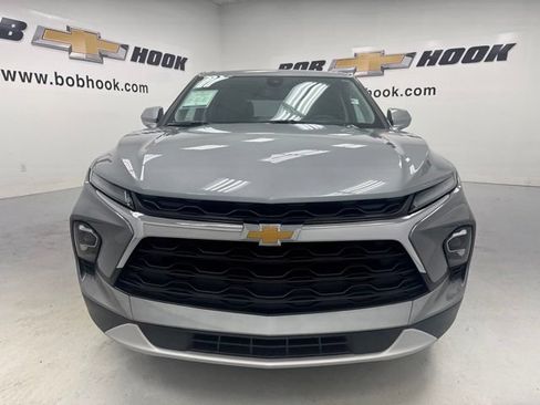 Used 2024 Chevrolet Blazer LT FWD image 2