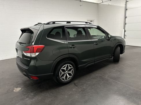 Used 2023 Subaru Forester Premium AWD/4WD image 8