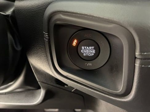Used 2025 Jeep Wrangler Unlimited Sahara w/ Safety Group AWD/4WD image 24
