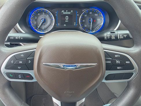 Used 2017 Chrysler Pacifica LX w/ Tire & Wheel Group image 7