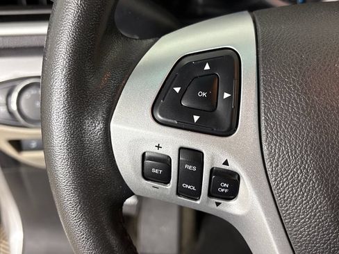 Used 2014 Ford Explorer XLT w/ Equipment Group 201A FWD image 19