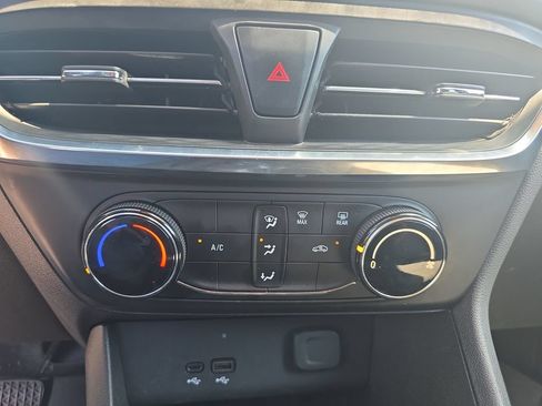 Used 2024 Buick Encore GX Preferred AWD/4WD image 18