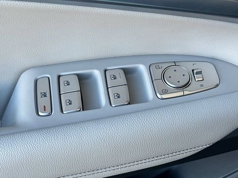 Used 2023 Genesis G70 2.0T RWD image 15
