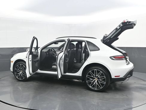 New 2026 Porsche Macan AWD/4WD image 44