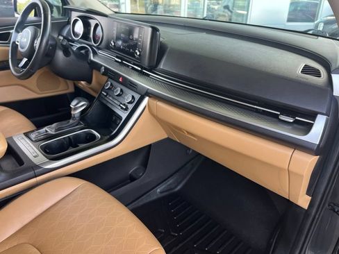 Used 2023 Kia Carnival LX FWD image 22