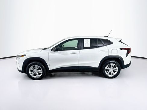 Used 2025 Chevrolet Trax LS FWD image 4