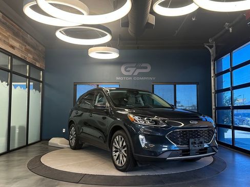 Used 2022 Ford Escape Titanium w/ Class II Trailer Tow Package AWD/4WD image 1