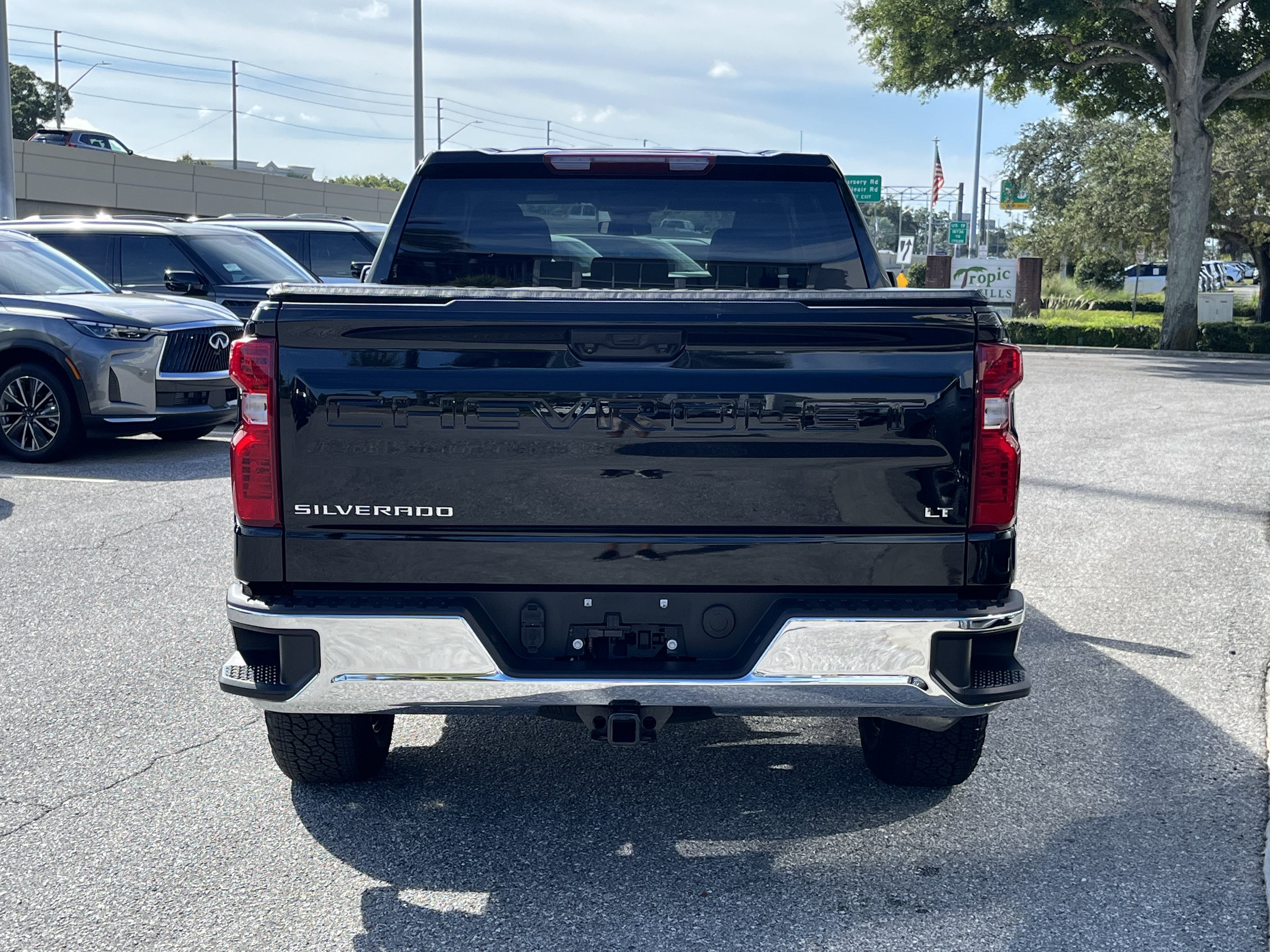 Used 2024 Chevrolet Silverado 1500 LT AWD/4WD image 7