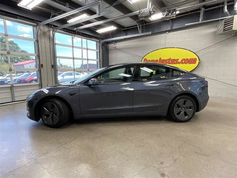 Used 2022 Tesla Model 3 Long Range AWD/4WD image 2