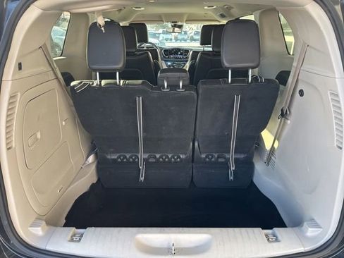 Used 2024 Chrysler Pacifica Select image 23