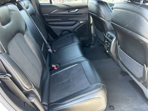 Used 2024 Jeep Grand Cherokee Altitude image 11