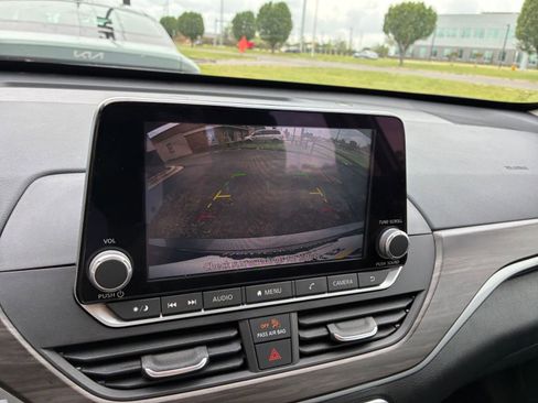 Used 2025 Nissan Altima 2.5 SV image 23