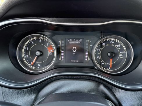 Used 2020 Jeep Cherokee Latitude Plus AWD/4WD image 11