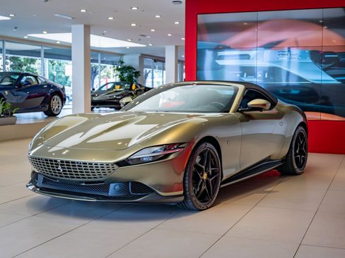 Used 2024 Ferrari Roma Spider image 33