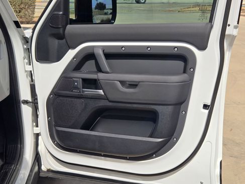 Used 2025 Land Rover Defender 110 S image 30