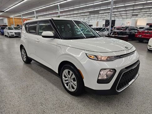 Used 2021 Kia Soul LX image 3