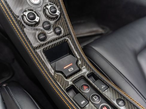 Used 2014 McLaren MP4-12C Spider RWD image 67