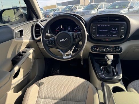 Certified 2022 Kia Soul LX w/ Technology Package image 11