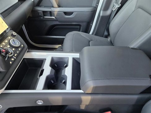 New 2026 Land Rover Defender 110 X-Dynamic SE image 15