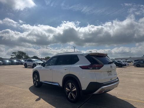 Certified 2023 Nissan Rogue Platinum w/ Platinum Premium Package FWD image 16