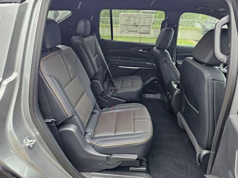 New 2026 Chevrolet Traverse High Country AWD/4WD image 12