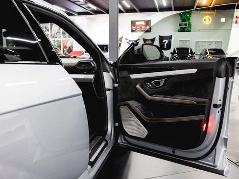 Used 2020 Lamborghini Urus image 26
