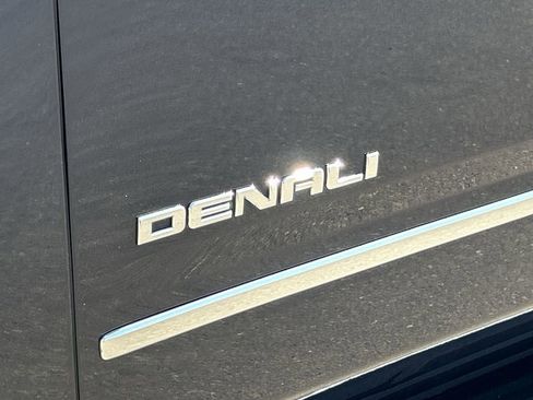 Used 2019 GMC Yukon Denali image 32